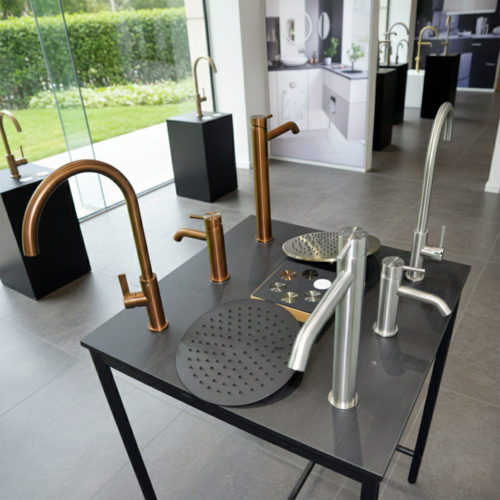 ESPOSITORE-QUADRATO-COMPLETO-RUBINETTI<br>