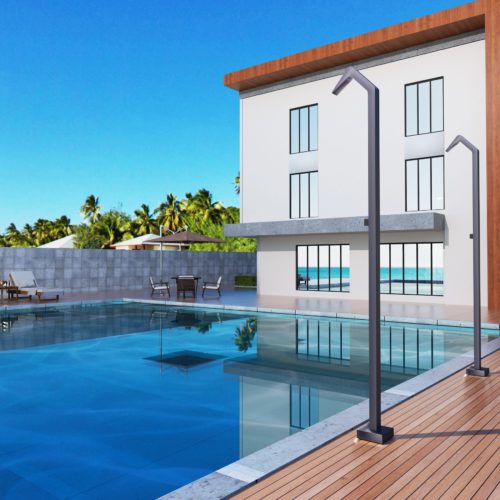 Ducha de piscina en acero 316 color plata con diseno de cascada y grifo