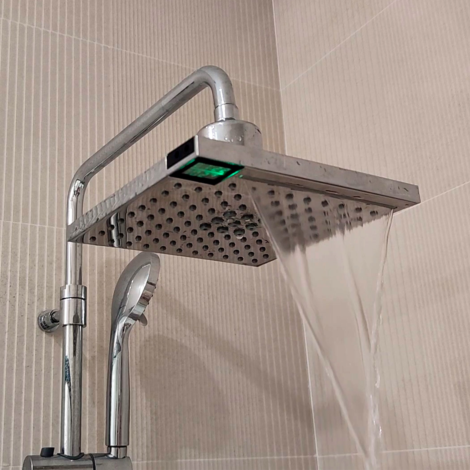 SOFFIONEDOCCIA-LED-5-ambientata SOFFIONEDOCCIA-LED-5<br>